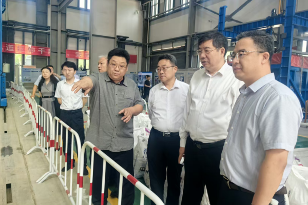 省住房城乡建设厅厅长王玉志带队到青岛理工大学调研考察